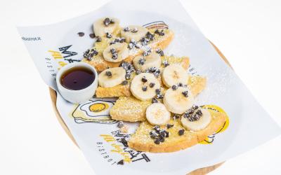 French toast banana e gocce di cioccolato croccante